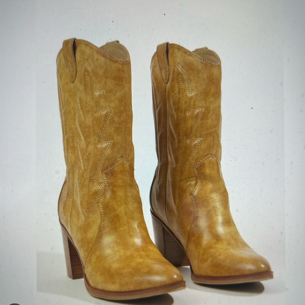 Altard state cowgirl boots! Never worn. Brand new condition.